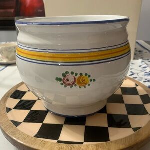 Hand-painted Italian ceramic cachepot or planter